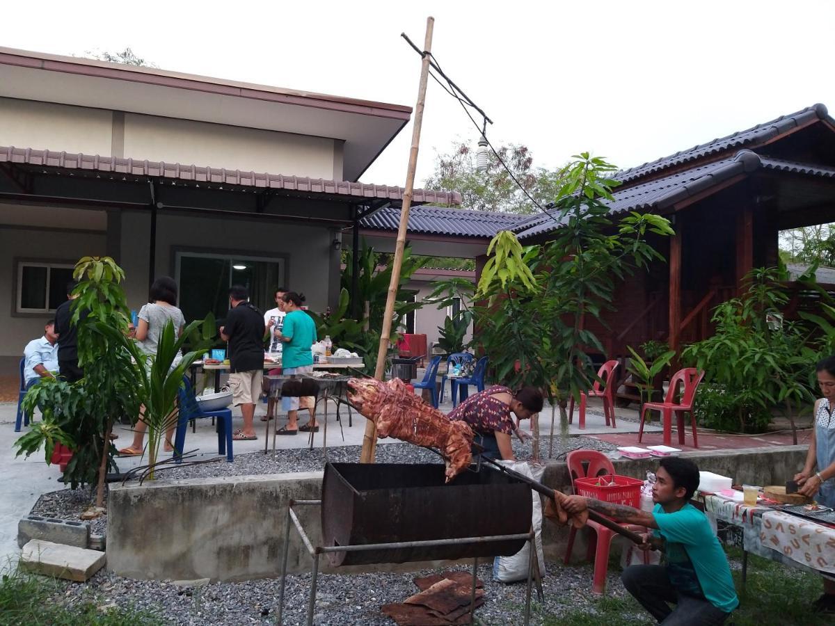 บ้านทะเลอิ่มเอม Bann Talay Im Eimm Ban Phe Bagian luar foto