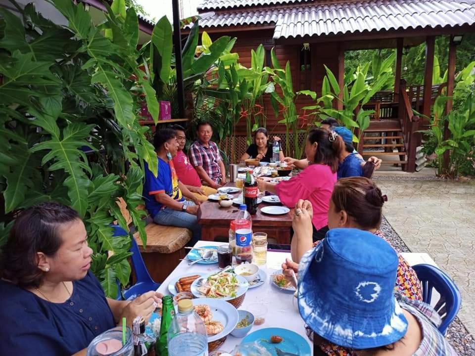 บ้านทะเลอิ่มเอม Bann Talay Im Eimm Ban Phe Bagian luar foto